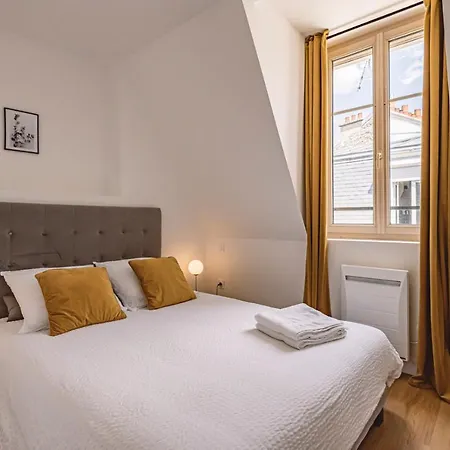 - Place Du Forum - Cathedrale - Terrasse * Reims